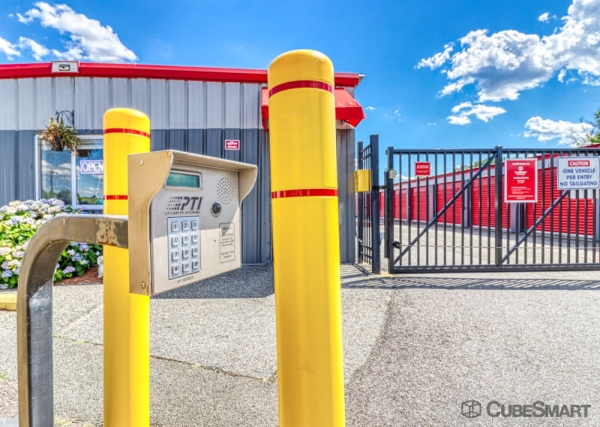 Facility photo: //images.sparefoot.com/medium/1986656985be3eba2d4.jpg