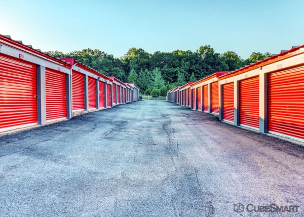 Facility photo: //images.sparefoot.com/medium/198666686f9741a386a.jpg