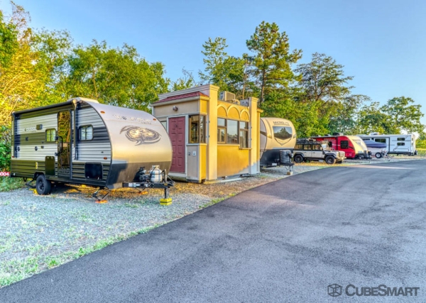 Facility photo: //images.sparefoot.com/medium/198666691468a725dff.jpg