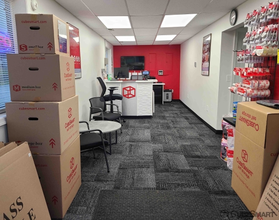 Facility photo: //images.sparefoot.com/medium/1986666a1977824d8d1.jpg