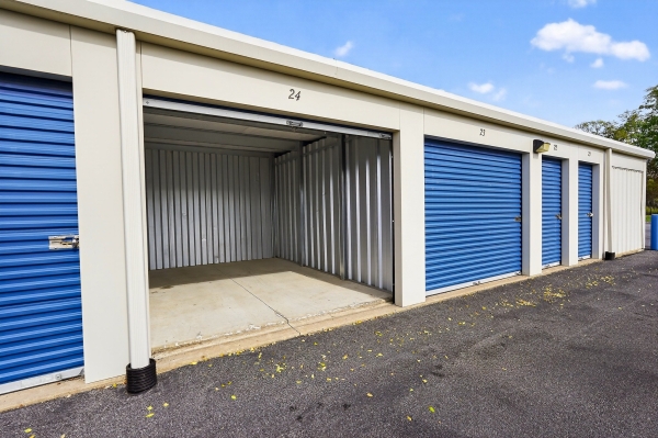 Facility photo: //images.sparefoot.com/medium/19916268f79c32415c7.jpg