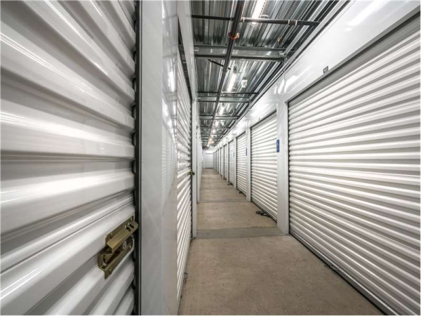 Facility photo: //images.sparefoot.com/medium/199238699433eaf24ff.jpg