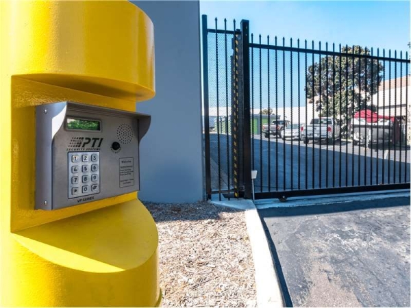 Storage Units at Extra Space Storage - 1646 - San Diego - Del Sol Blvd - 3085 Del Sol Boulevard