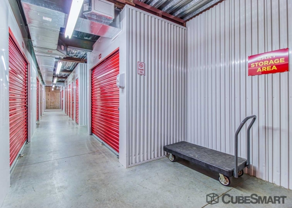 Facility photo: //images.sparefoot.com/medium/199401688c7205c8768.jpg