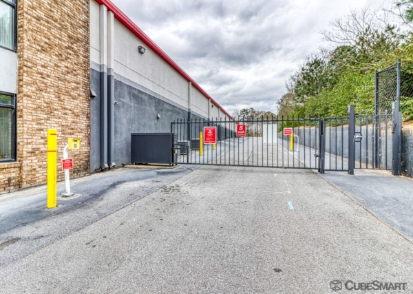 Storage Units at CubeSmart Self Storage - Lithia Springs - 1636 Lee Road - 1636 Lee Road