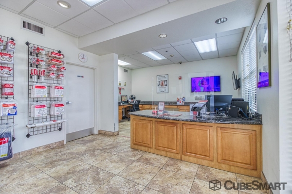 Facility photo: //images.sparefoot.com/medium/199408693a72c187ff5.jpg