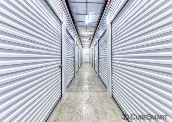Facility photo: //images.sparefoot.com/medium/199547688339f184dd9.jpg
