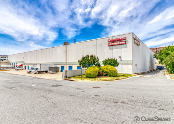 Facility photo: //images.sparefoot.com/medium/199554688b43357031f.jpg