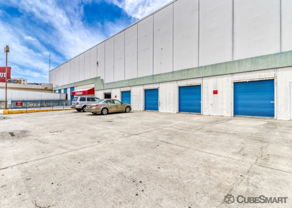 Facility photo: //images.sparefoot.com/medium/199554695f91036d96f.jpg