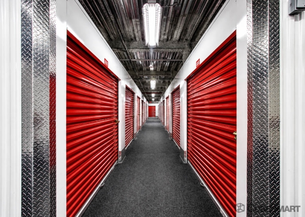 Facility photo: //images.sparefoot.com/medium/1998426a3a381e4fac6.jpg