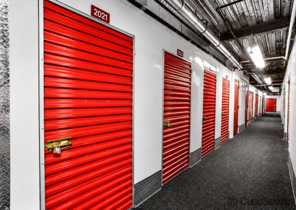 Facility photo: //images.sparefoot.com/medium/1998426a3a38238acd7.jpg