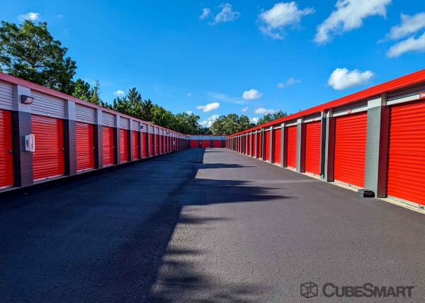 Storage Units at CubeSmart Self Storage - Palm Harbor - 31100 Us Highway 19 North