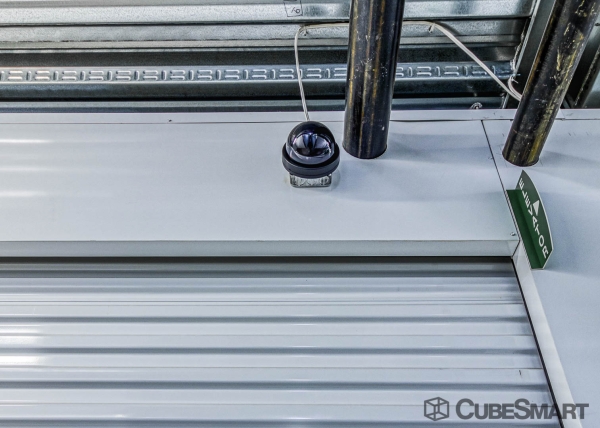 Facility photo: //images.sparefoot.com/medium/200236691ec8844954e.jpg