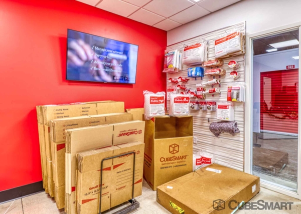 Storage Units at CubeSmart Self Storage - Richmond - 2601 Maury Street - 2601 Maury Street