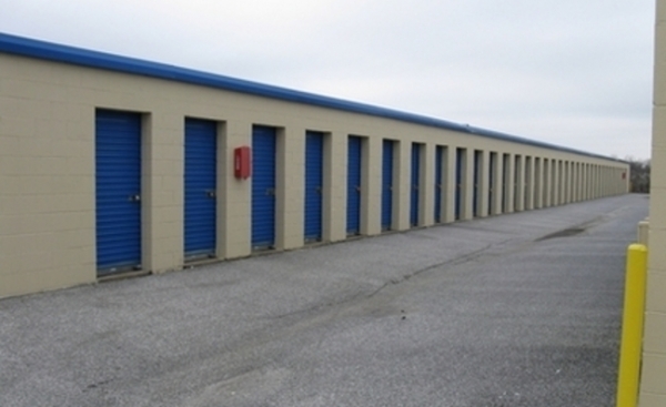 Facility photo: //images.sparefoot.com/medium/200624576853aeef61f.jpg