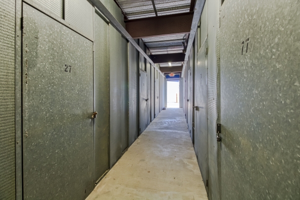 Facility photo: //images.sparefoot.com/medium/2006445f5fddb05e5f8.jpg