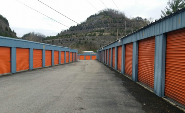 Facility photo: //images.sparefoot.com/medium/20065157698a4f6e0da.png