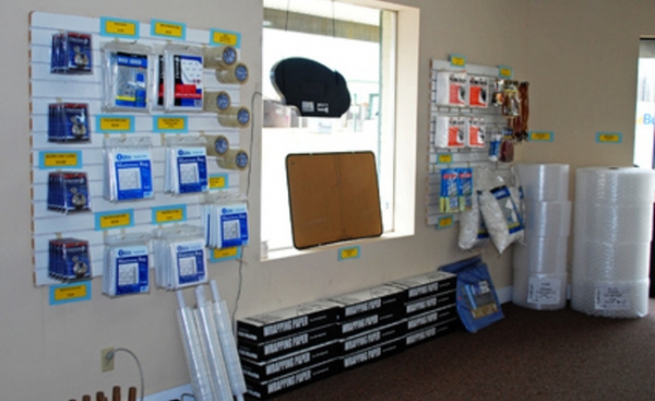 Facility photo: //images.sparefoot.com/medium/20065457698cb0e716f.jpg