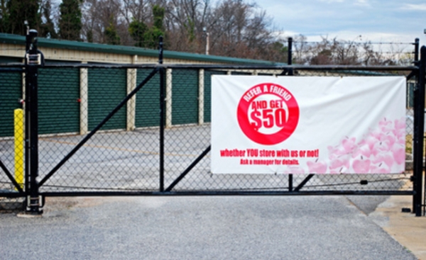 Facility photo: //images.sparefoot.com/medium/20065457698cb3c3167.jpg