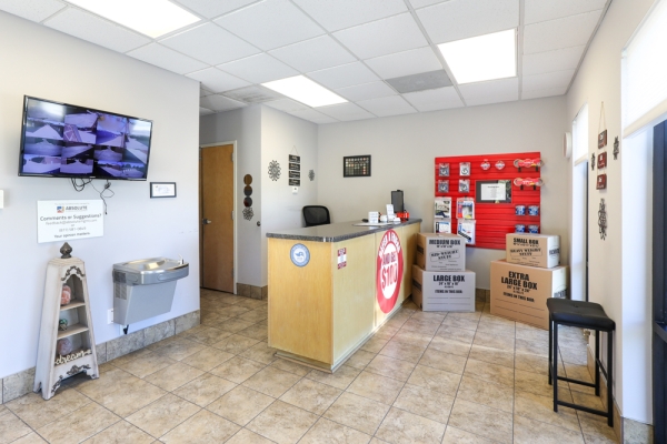 Facility photo: //images.sparefoot.com/medium/2006596a18a9720c132.jpg
