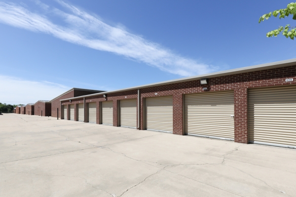 Facility photo: //images.sparefoot.com/medium/2006596a18a976ea8c3.jpg