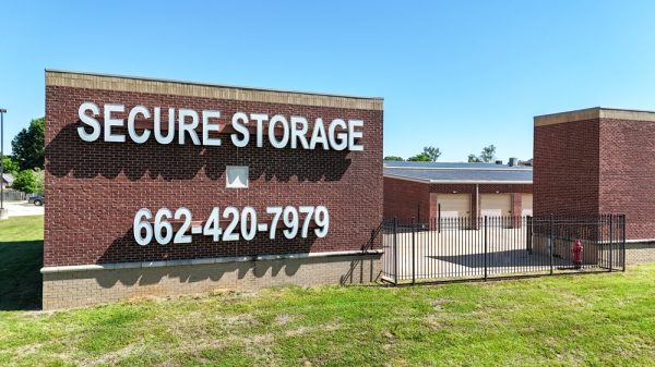 Facility photo: //images.sparefoot.com/medium/2006596a18a97be8c79.jpg