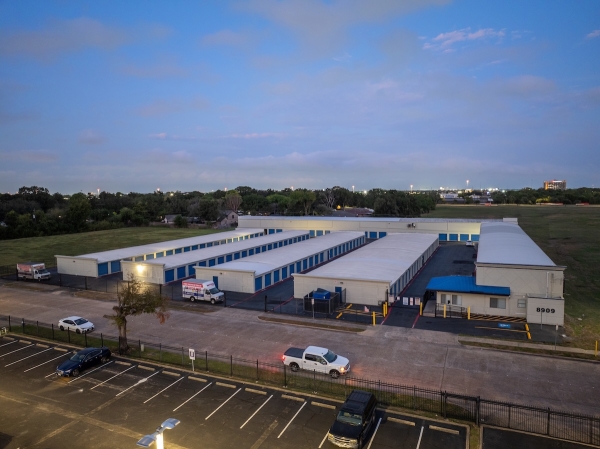 Storage Units at US Storage Centers - Houston - 8909 Hinman Street - 8909 Hinman Street