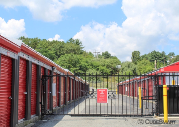 Facility photo: //images.sparefoot.com/medium/2007246971e74c2ade4.jpg