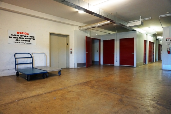 Facility photo: //images.sparefoot.com/medium/20074057d99f8b0c66f.jpg