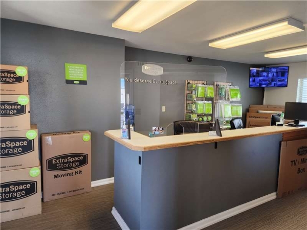 Facility photo: //images.sparefoot.com/medium/200800699434009f47a.jpg