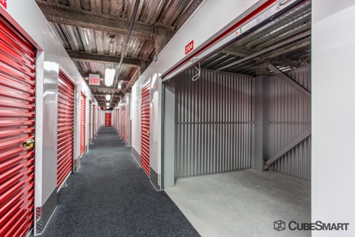 Facility photo: //images.sparefoot.com/medium/20085269dcad8868a39.jpg