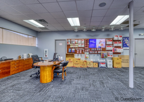 Facility photo: //images.sparefoot.com/medium/2008536a1956d9ce8fb.jpg