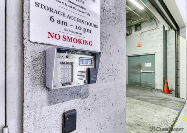 Facility photo: //images.sparefoot.com/medium/20092869392aa51ee03.jpg