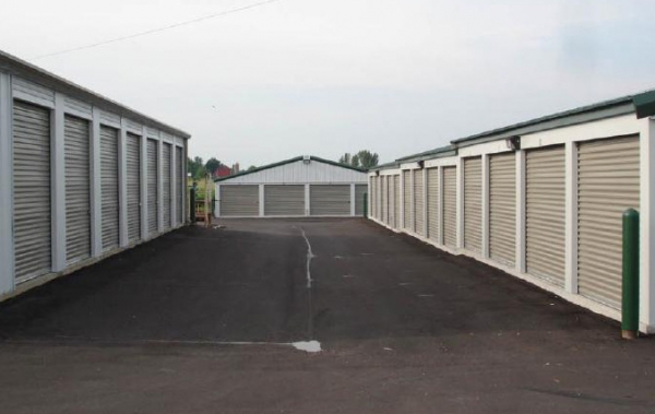 Facility photo: //images.sparefoot.com/medium/200979578e770d717b2.jpg