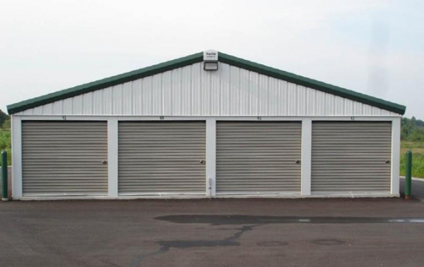 Facility photo: //images.sparefoot.com/medium/200979578e77289830e.jpg
