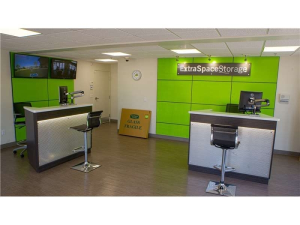 Facility photo: //images.sparefoot.com/medium/2009866994329b65fe1.jpg