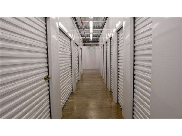 Facility photo: //images.sparefoot.com/medium/2009866994329d3eae6.jpg