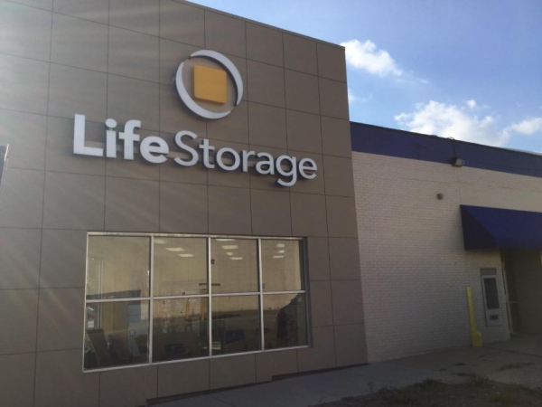 Storage Units at Life Storage - Chicago - 4500 West Grand Avenue - 4500 West Grand Avenue