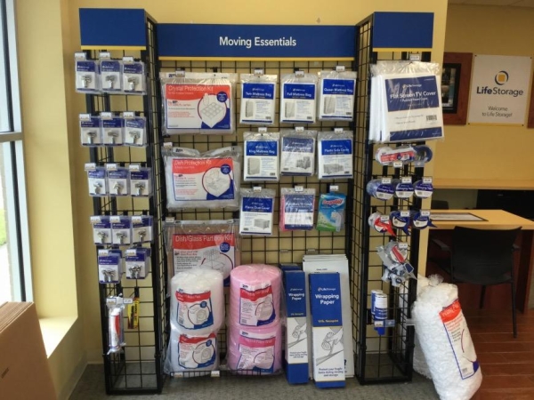 Storage Units at Life Storage - Chicago - 4500 West Grand Avenue - 4500 West Grand Avenue