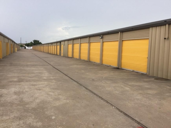 Storage Units at Life Storage - Houston - Westpark Drive - 12455 Westpark Drive