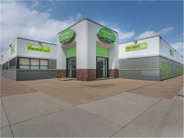 Storage Units at Extra Space Storage - 1710 - Chicago - Western Ave - 2244 South Western Avenue