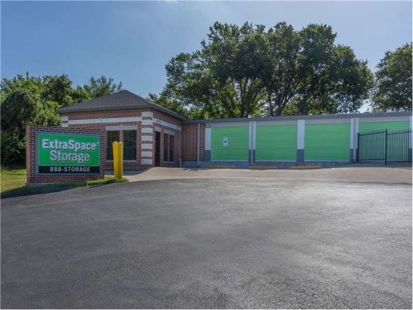 Facility photo: //images.sparefoot.com/medium/201277699433e4570fa.jpg