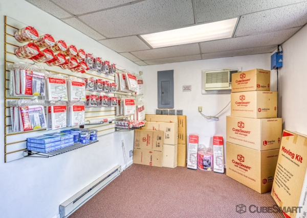 Facility photo: //images.sparefoot.com/medium/2013986a33bc45d3aa7.jpg