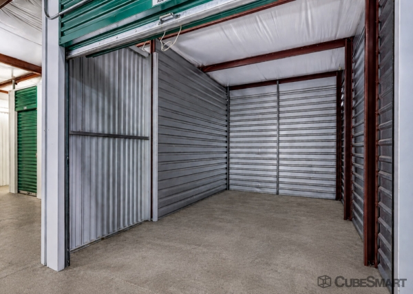 Facility photo: //images.sparefoot.com/medium/2013986a3650b86d076.jpg