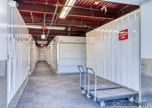 Facility photo: //images.sparefoot.com/medium/201400687f49054643d.jpg