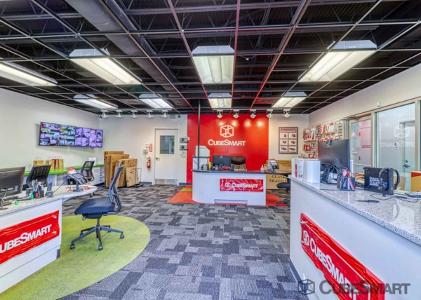 Facility photo: //images.sparefoot.com/medium/2014006943beacdf5b7.jpg