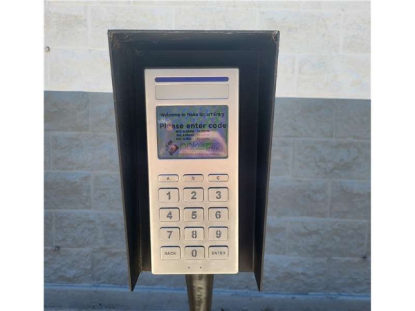 Facility photo: //images.sparefoot.com/medium/201453699432e380d1e.jpg