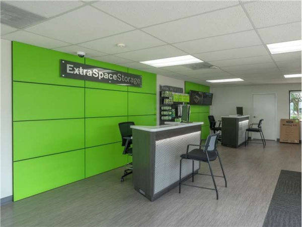 Facility photo: //images.sparefoot.com/medium/201453699432e41d88f.jpg