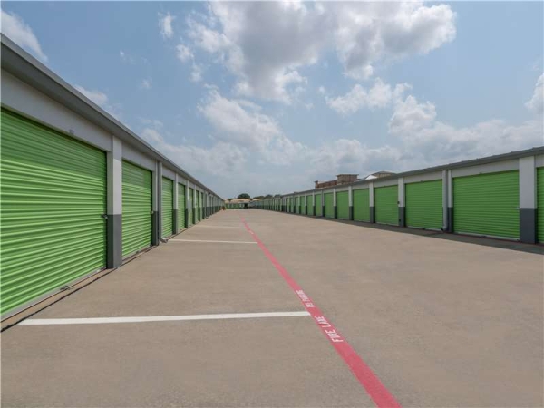 Storage Units at Extra Space Storage - 1496 - Grand Prairie - 2750 N State Hwy 360 - 2750 North State Highway 360 Service Road East