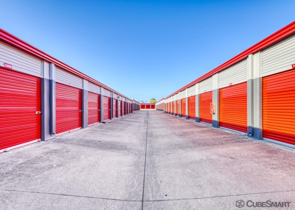 Facility photo: //images.sparefoot.com/medium/20158369f7111c7294a.jpg
